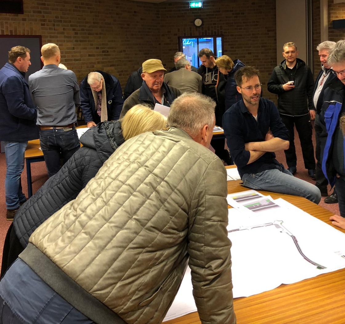 gem_Hattem's tweet photo. Vanavond was u van harte welkom bij de inloopavond over de plannen voor de nieuwe inrichting van de Burg Bijleveldsingel, de Vechtstraat en de Hessenweg. Hebt u nog vragen of kon u er niet bij zijn? Kijk dan eens op onze website: https://t.co/fA5UlGipeq #inloopavond #Hattem #druk https://t.co/1laaz0txDV