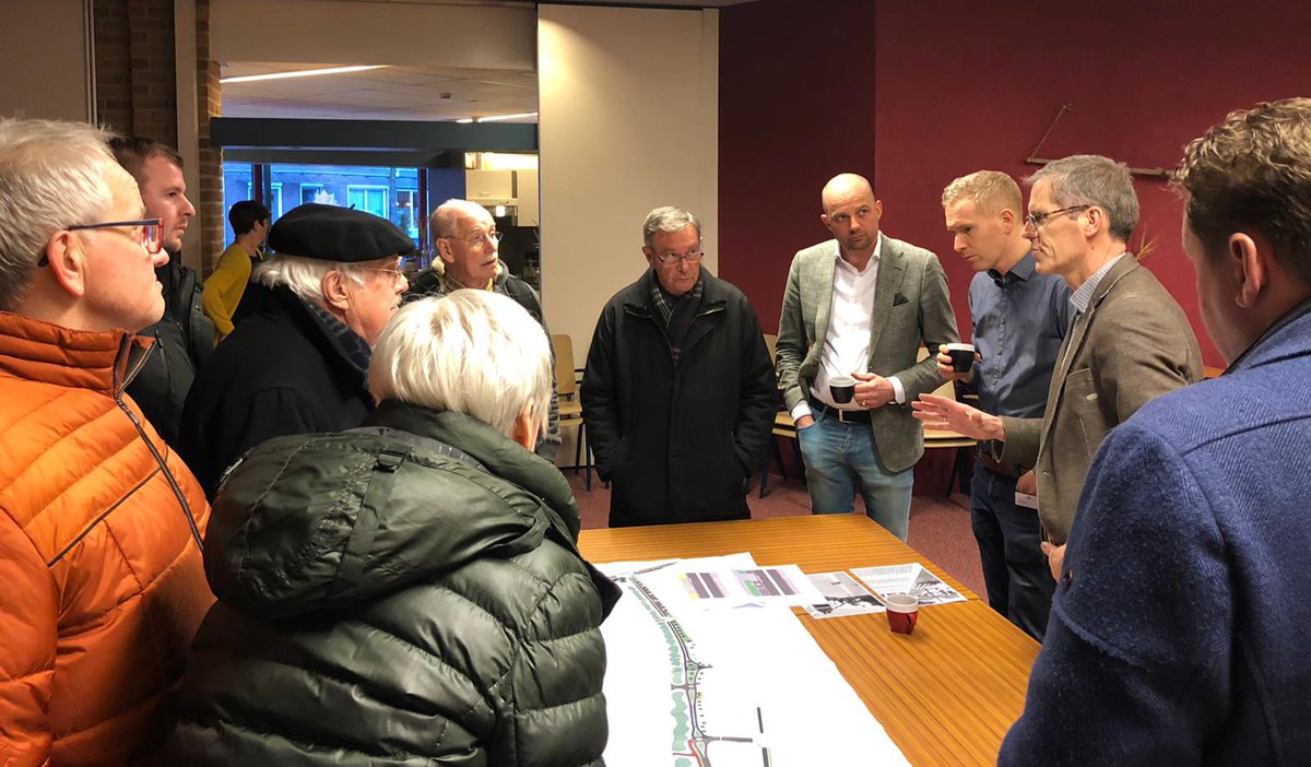 gem_Hattem's tweet photo. Vanavond was u van harte welkom bij de inloopavond over de plannen voor de nieuwe inrichting van de Burg Bijleveldsingel, de Vechtstraat en de Hessenweg. Hebt u nog vragen of kon u er niet bij zijn? Kijk dan eens op onze website: https://t.co/fA5UlGipeq #inloopavond #Hattem #druk https://t.co/1laaz0txDV