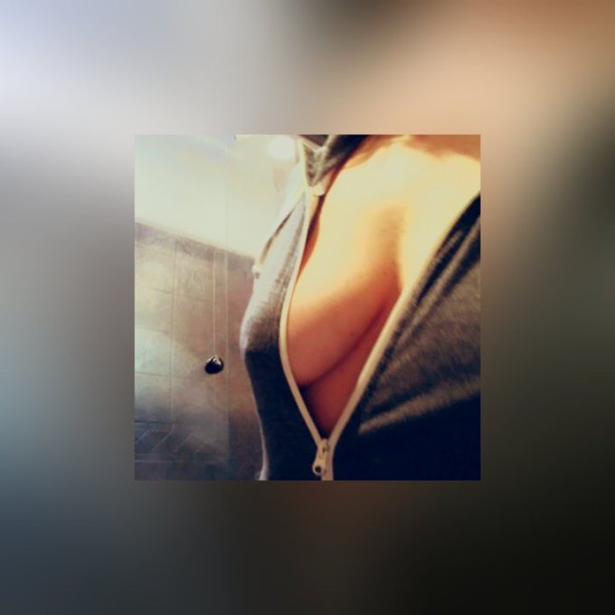 Boob-a-licious....😍😋😛 https://t.co/rmTdoNxrXd<a href="/tag/athenapink"class="tags"><span>#athenapink</span></a>