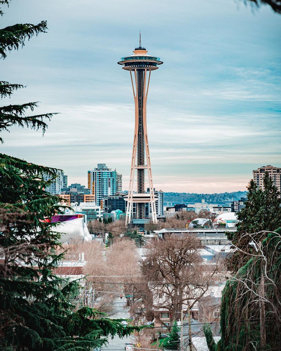 space_needle's tweet photo. Simply iconic π
πΈ: @willsayasenh (IG)
#spaceneedle #downtownseattle #liveseattle https://t.co/NrvyXBHGmw
