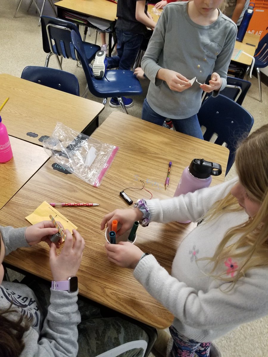Sthawkins4's tweet photo. Love the collaboration and engineering design that I see with my 4th graders in creating their "Art Bot". @TheFarmAACPS #AACPSAwesome #aacpsscience #AACPSSTEM https://t.co/Mo1kvZ4OMo