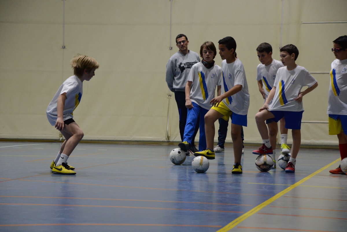 FCF_CAT's tweet photo. ⚽️🔝 L'Esquitx FS Associació Esportiva protagonitza la primera Jornada de Tecnificació del mes de març

👉🏽 https://t.co/GvIWhkqFhT

#LCFS #ÀreaEsportivaFS #JornadesTecnificacióFS https://t.co/xbs7j2ERez