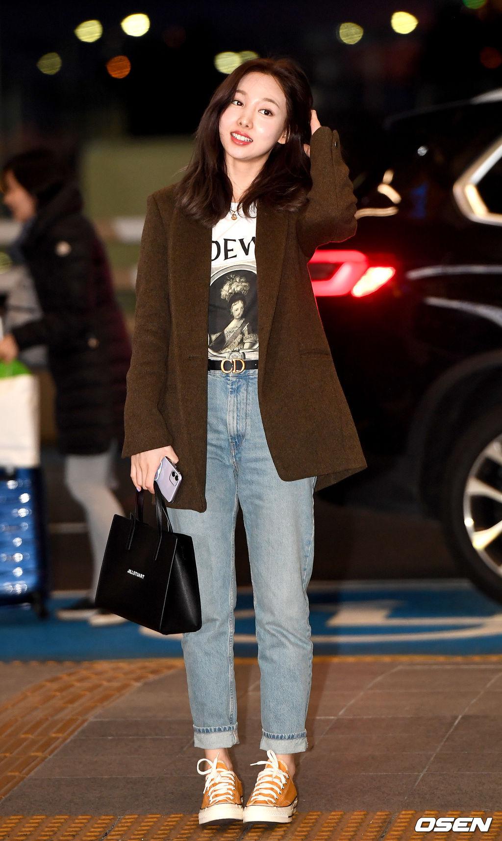 2yeon Najeong 2yeon Airport Fashion A Thread Part 1 T Co Vpxjtczo3r Twitter
