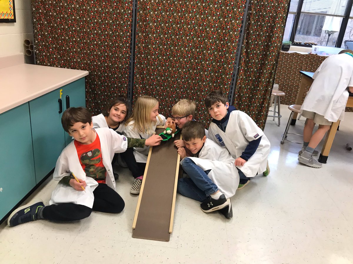 cces_sciencelab's tweet photo. This morning, Ms. Chalpan’s 2nd grade came to the lab and explored forces with push, pull and friction.  Thank you parent volunteers! @lizziechalpan @dr_cheatham @CCES_Colts_PTO https://t.co/Ybf2tHkqYc