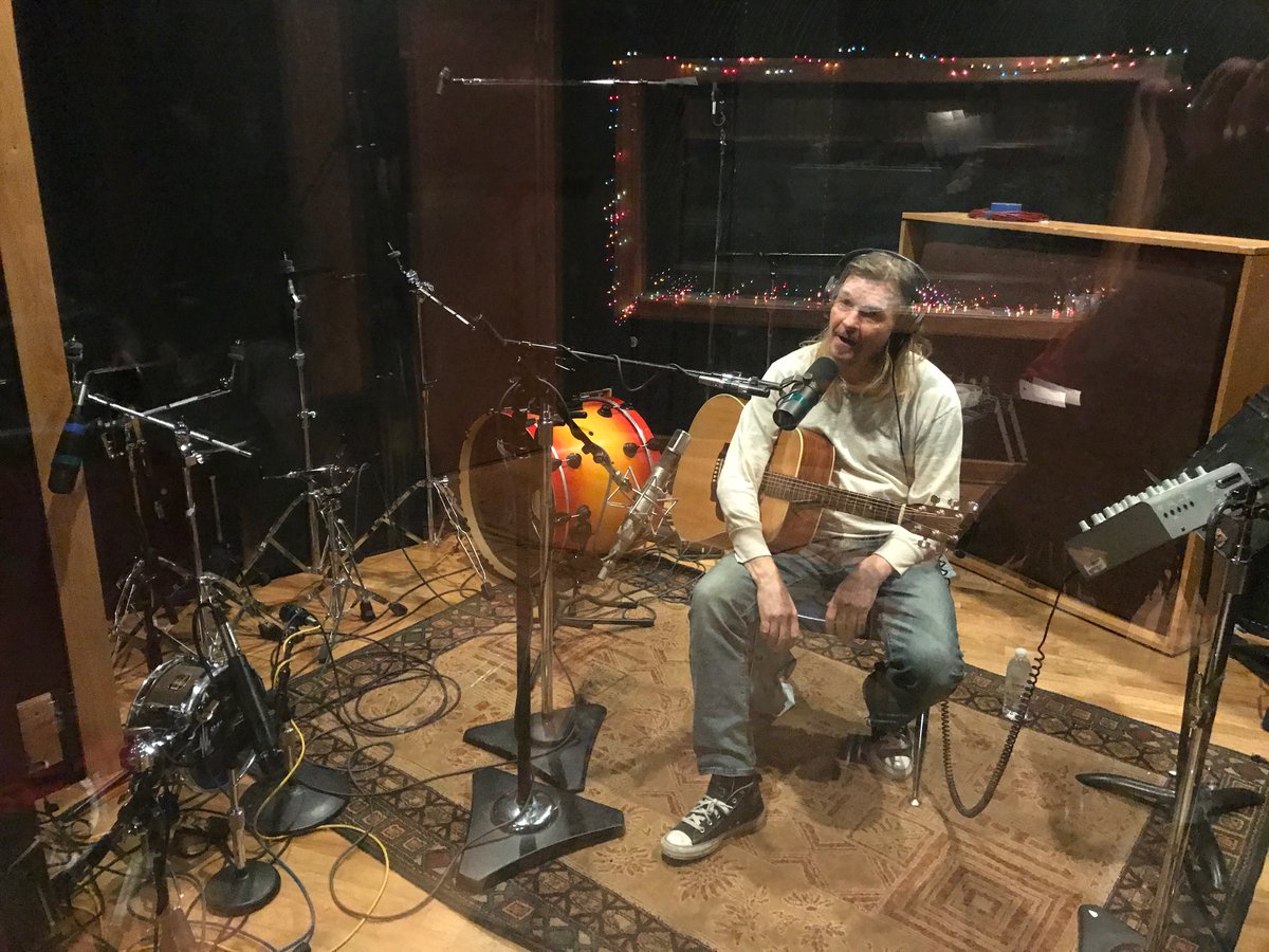 Memphis Gold in with Robert Lighthouse doing some blues with a feelin....in Cues’ Studio A ......