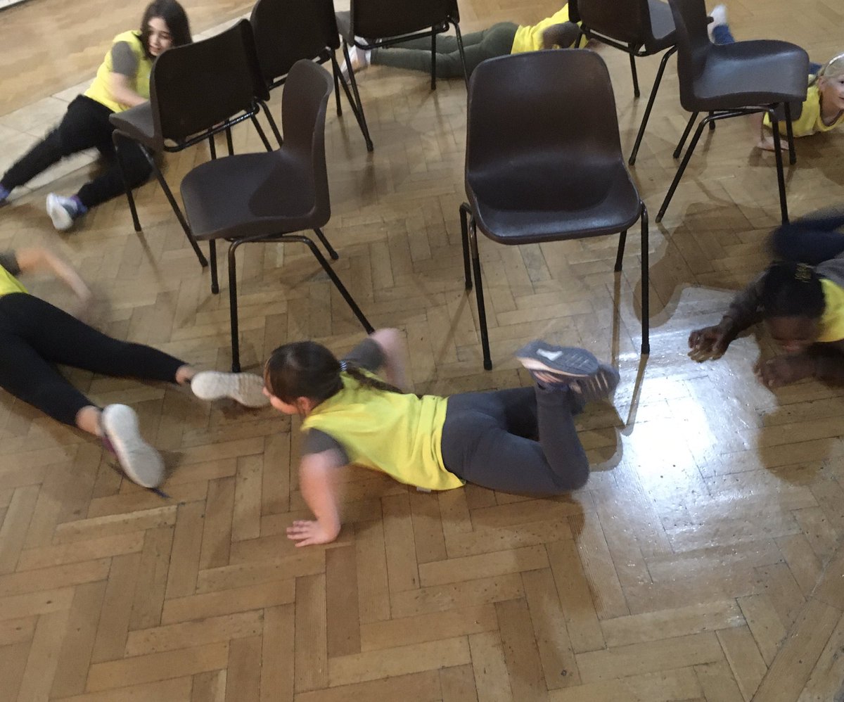 5CroydonBrownie's tweet photo. @5CroydonBrownie #sponsoredhopskipjump & ‘Century Time Travel UMA’ tonight. #shinypennies #UKFlag #figureofeight in as many ways as possible! #grandhowl #browniesmile #games #fun #brownies @GuidingCroydon @Guiding_LaSER https://t.co/SG5DXSsgmd