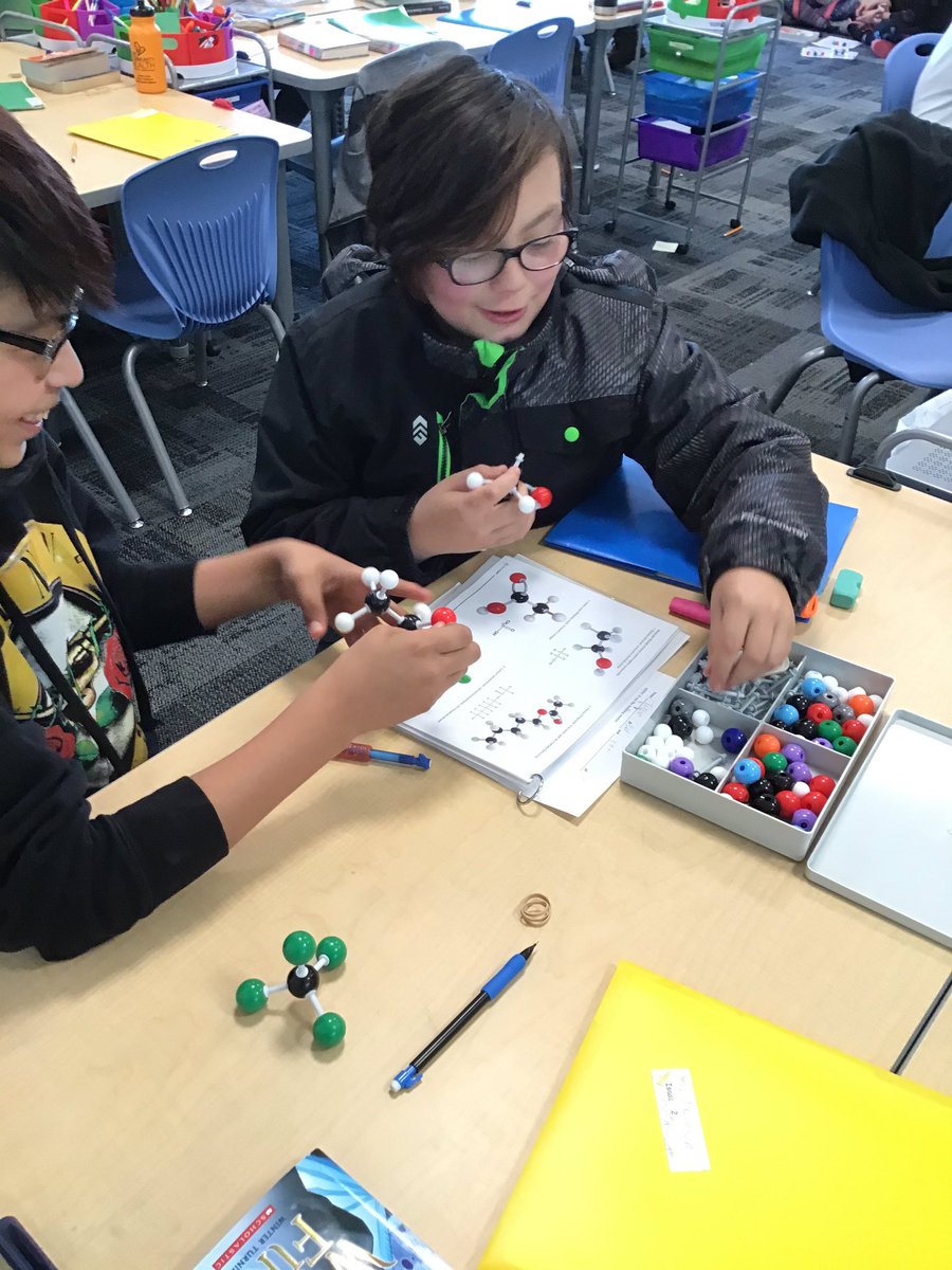 kellybeardMS's tweet photo. Mrs. Jacobson’s Class makes molecule models https://t.co/hxnRpFrGuc