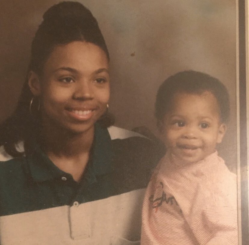 Moms boys фото. Tyler mom son. Реально с матерью. Tyler mom son. Tyler mom son.