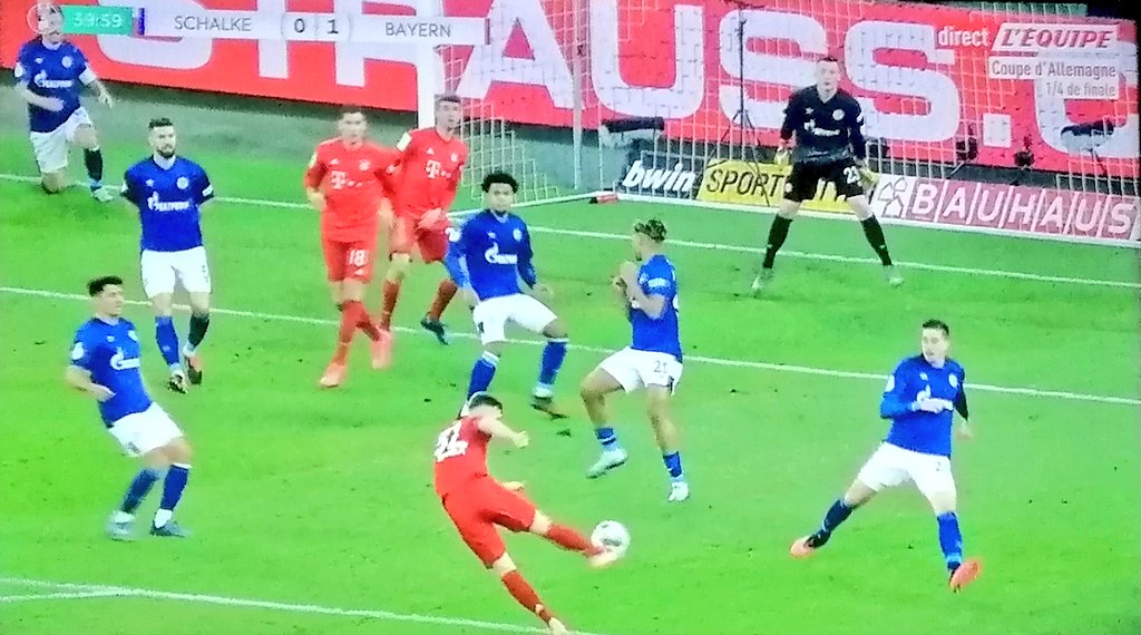 LoLo70110's tweet photo. Oh un but de Kimmich !
Une soirée parfaite comme on dit chez @Margot_Dumont.
#S04FCB #S04BAY https://t.co/BDwOIin8km