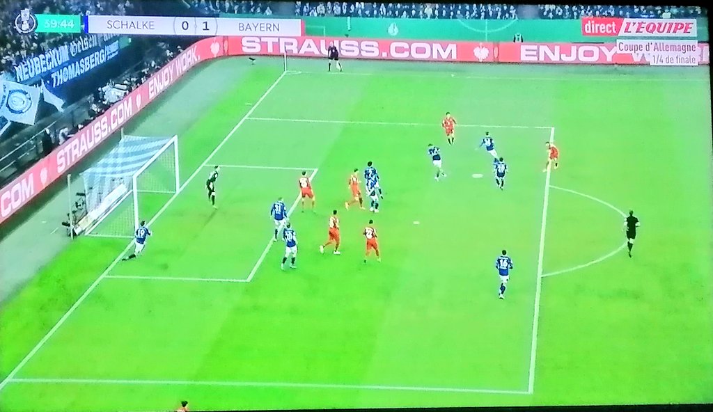 LoLo70110's tweet photo. Oh un but de Kimmich !
Une soirée parfaite comme on dit chez @Margot_Dumont.
#S04FCB #S04BAY https://t.co/BDwOIin8km