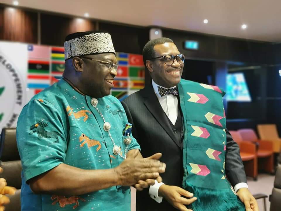 hartng's tweet photo. Abia State Gov Dr. Okezie Ikpeazu met with the President of African Development Bank, Dr. Akinwumi Adesina at his office in Abidjan today to discuss ongoing collaborations between the State &amp; the Bank. We presented him with our signature Akwette fabric.

#MadeInAbia
#WeMove https://t.co/gWzacvr9DA