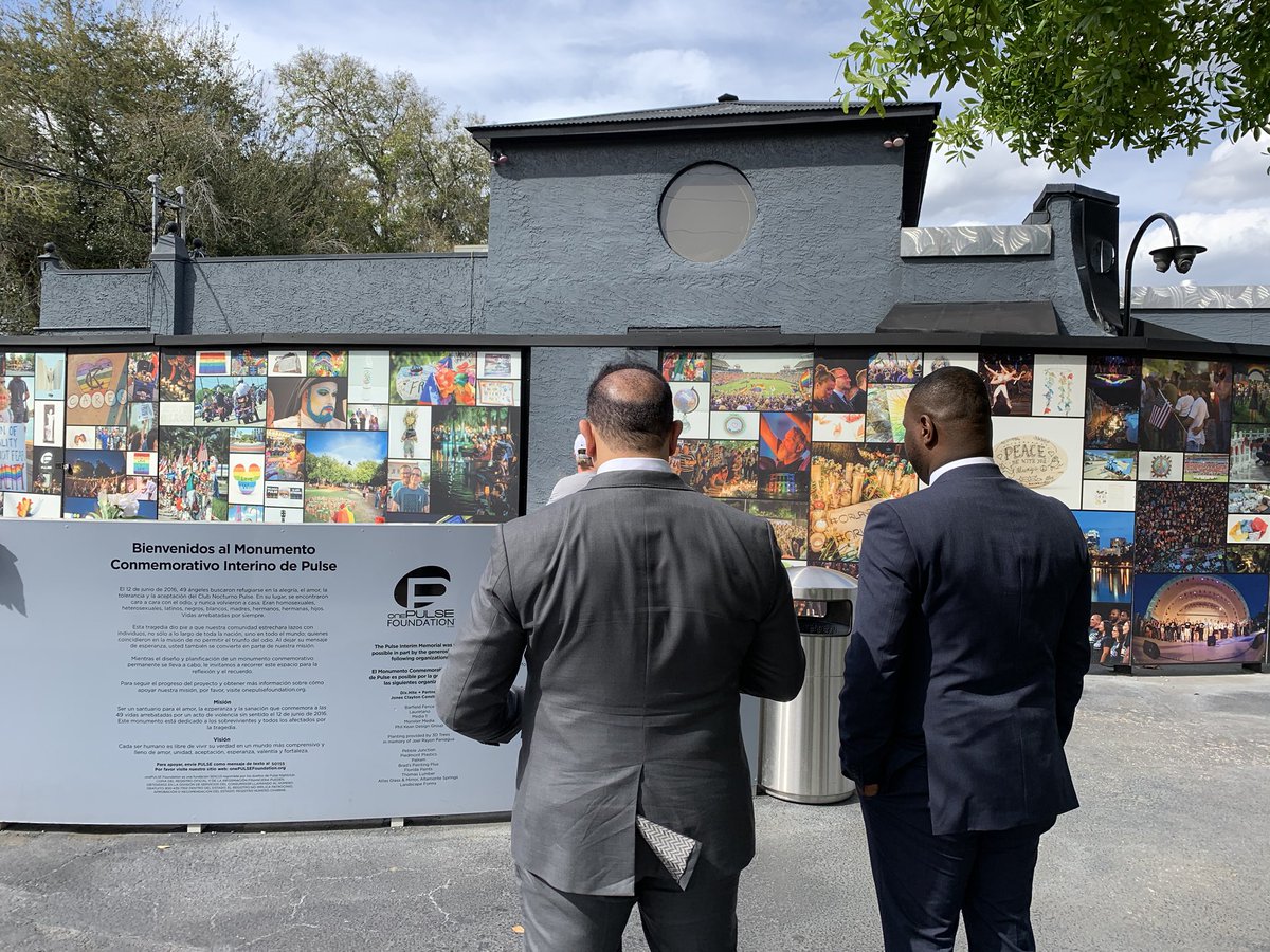 CFUrbanLeague's tweet photo. The @NatUrbanLeague President and CEO @MARCMORIAL, accompanied by #CFUL President &amp; CEO @GlenGilzean, took the time to visit and pay his respects at the @pulseorlando memorial today. Thank you! 🏳️‍🌈❤️ https://t.co/tumjqFll4S
