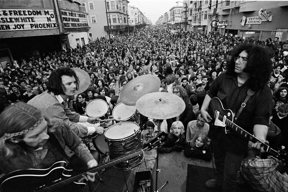 lemieuxdavid's tweet photo. 52 years ago today @GratefulDead played Haight Street in San Francisco. Some of the show was recorded from the audience by future Grateful Dead Records employee Steve Brown. 

📷 at left Jim Marshall, at right Steve Brown. https://t.co/1yN2SJyUEN