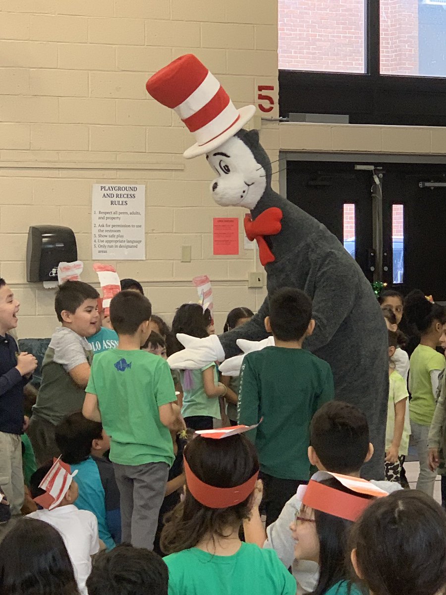 YCR1207's tweet photo. The NJEA Cat in the Hat visits Belleville Elementary School #3! #ReadAcrossAmerica @NJEA @BPS_Spec_Serv @belleville_ps https://t.co/5iT5HG0mne