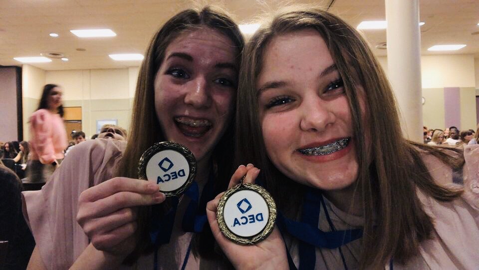 OlatheBusFin's tweet photo. Congrats to everyone who qualified for ICDC in Nashville. These kids worked so hard on their role play, test and project. I’m lucky to have such a great group of students to travel with. ✈️ #proudadvisor @OlatheSouthHS @Olathe21st @OlatheCTE https://t.co/eDDUTIYP7L