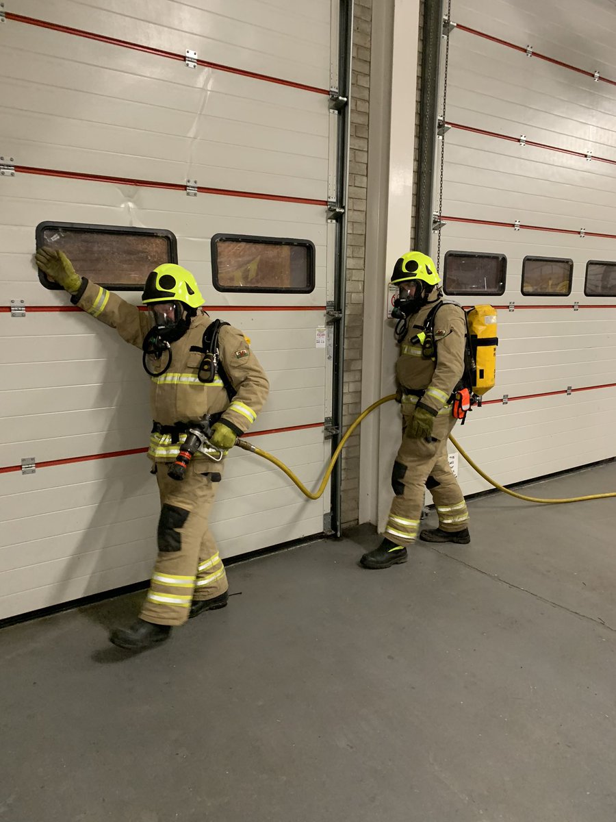 TenbyFire's tweet photo. BA training for the 4 newest Firefighters in readiness for their course in April #BAShuffle https://t.co/cWxAyqnPVx