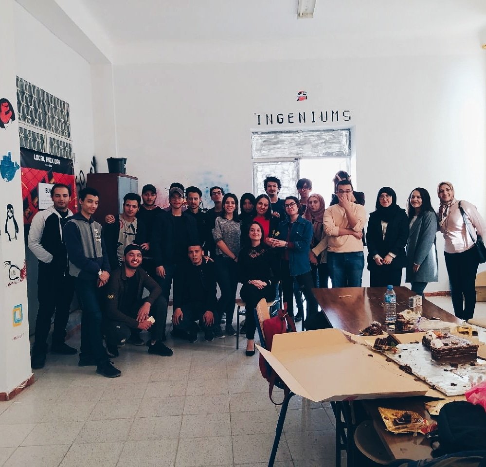 Good people.. Delicious cake and whole lotta jokes.. Such a good day xD