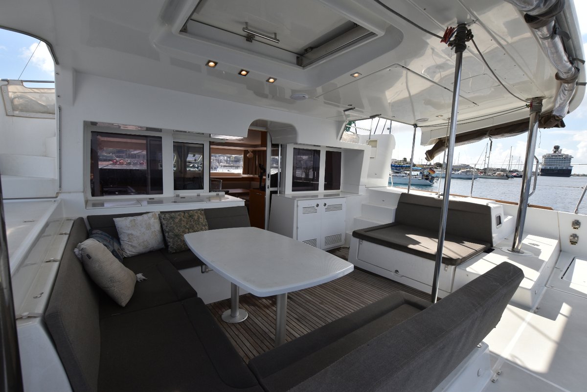 yachtaddict's tweet photo. Lagoon 450, Owners version from 2015. $470.000. Watermaker, Generator, Solar panels, Washing machine, New battery bank, BVI Registration, B&G navigation equipment. https://t.co/cjyQjwGos3 for pictures and video #lagoon #forsale #caribbean #ownersversion #multihull #boatsdotcom https://t.co/b0N9k2Fn53