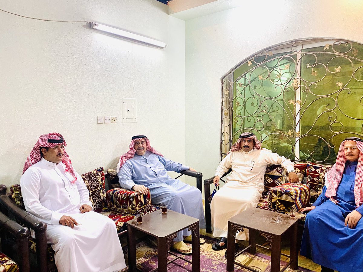 SAlgarba's tweet photo. سررنا بزيارة أخي الشيخ سراج ابراهيم السلومي اليامي من منطقة نجران. واطلعنا على رسائل تاريخية بين جده والمؤسس الملك عبدالعزيز طيب الله ثراه. https://t.co/c9RTaFZBBF