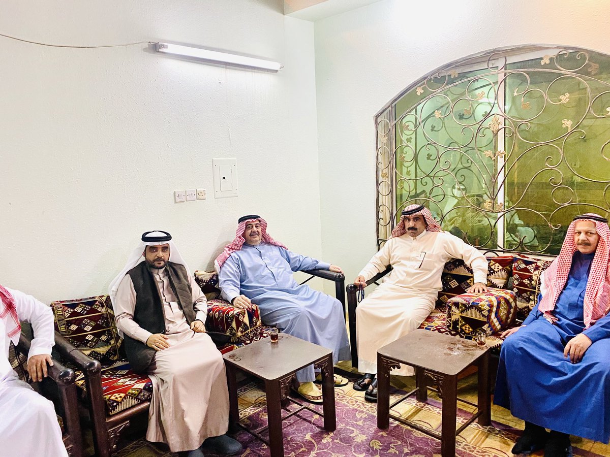 SAlgarba's tweet photo. سررنا بزيارة أخي الشيخ سراج ابراهيم السلومي اليامي من منطقة نجران. واطلعنا على رسائل تاريخية بين جده والمؤسس الملك عبدالعزيز طيب الله ثراه. https://t.co/c9RTaFZBBF