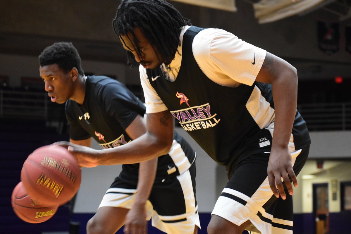 MVUMBasketball's tweet photo. Happy to announce that we have three All-Conference award winners. Making second team All Conference Tavious Brazil and making honorable mention Darrell Watson and Alonzo Williams. These seniors worked hard this season and our goal is not done yet. #ValleyWillRoll #VikesUp https://t.co/y6tVf8R9Ti