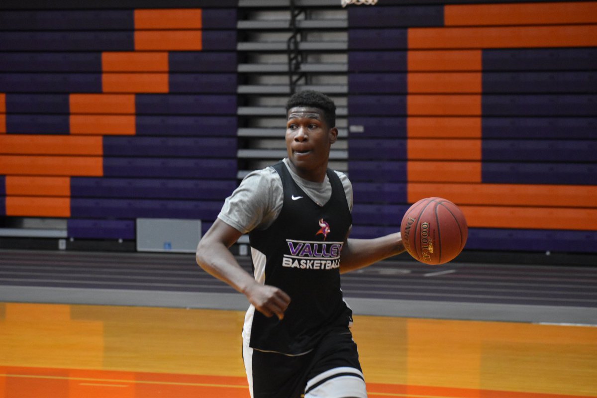 MVUMBasketball's tweet photo. Happy to announce that we have three All-Conference award winners. Making second team All Conference Tavious Brazil and making honorable mention Darrell Watson and Alonzo Williams. These seniors worked hard this season and our goal is not done yet. #ValleyWillRoll #VikesUp https://t.co/y6tVf8R9Ti