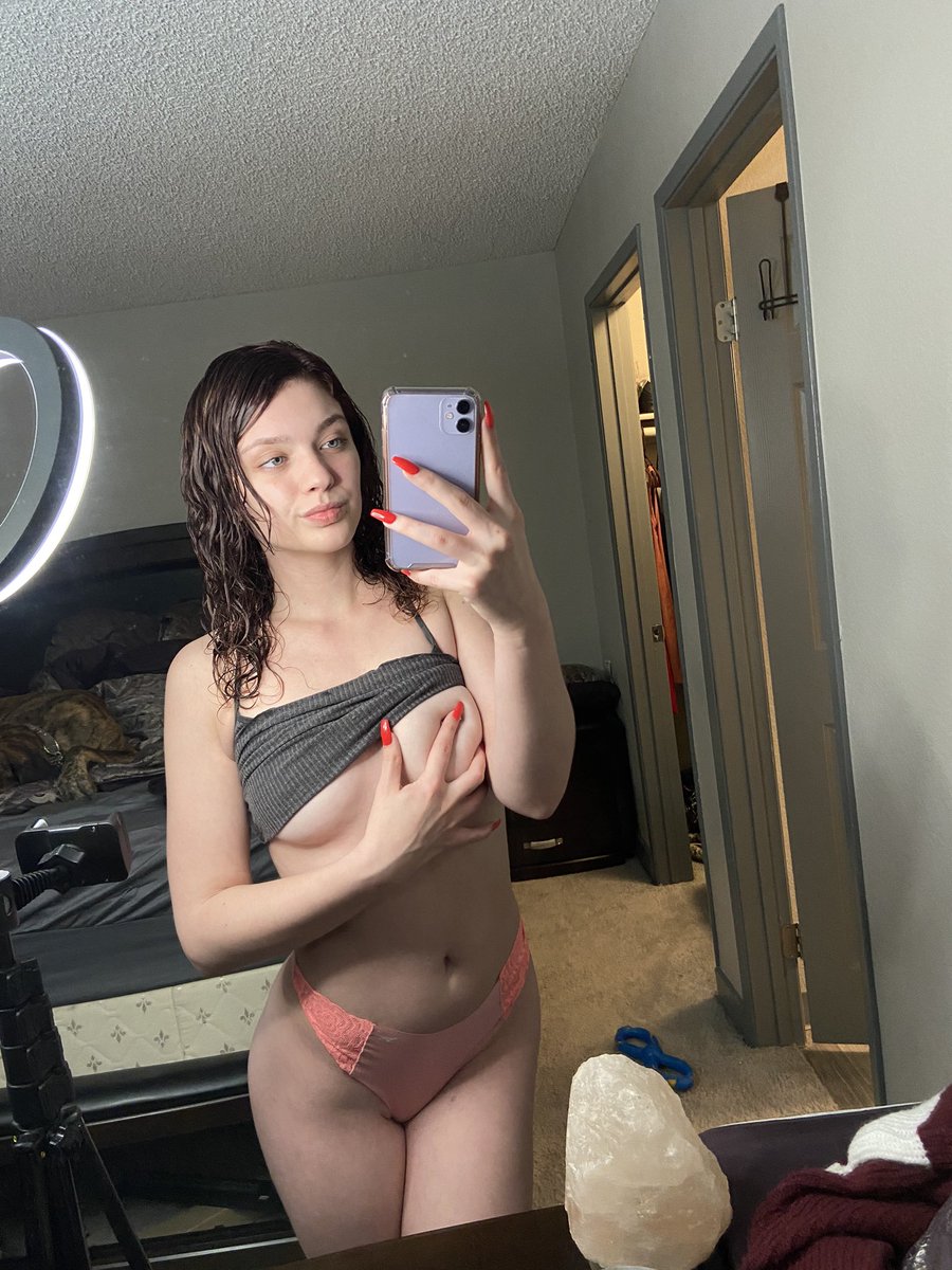 Ruby_baaaby's tweet photo. https://t.co/zchCwWjmEg retweet if you like what u see daddy😝 https://t.co/BrQEdKsZl1