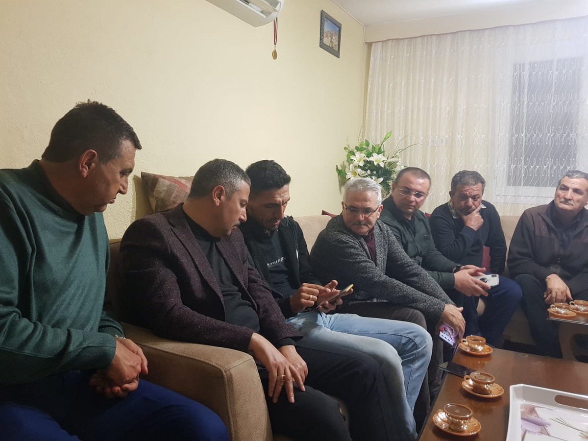 halilpolatizmir's tweet photo. İdlip Gazimiz Tnk.Uzm.Çvş. Sedat KILAVUZ'u Cengizhan Mahallesinde ki evinde ziyaret ettik.
Minnetlerimizi ifade ederek geçmiş olsun dileklerinde bulunduk.
Gazi kardeşimize bir kez daha Allah'tan acil şifalar diliyorum.
Tüm Şehitlerimize Gazilerimize Milletçe minnettarız. 🇹🇷 https://t.co/ZHn4ffCk2Y