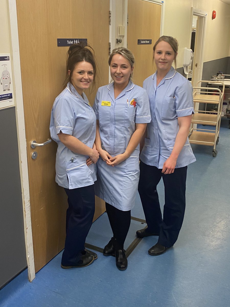 pope_hannah1's tweet photo. A huge welcome to our 3 newnurses who have started on AMU RSH, Holly, Chloe and Sarena, they met during training, became bestfriends and supported each other throughout &amp; spent their first shift as newly qualified nurses together! We are so happy to have you on #teamAMU @sathNHS https://t.co/MdA0eebOkC