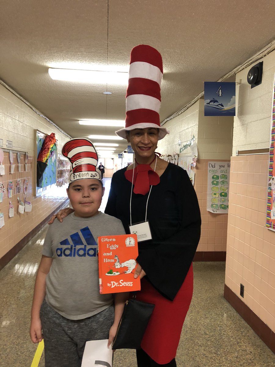 NPSchools_VA's tweet image. We continue to celebrate #LiteracyWeek, but we&apos;d be remiss if we didn&apos;t pass along our slide show featuring some of the best NPS snapshots from Monday&apos;s #ReadAcrossAmericaDay! 

Enjoy! bit.ly/2PK6ALX

#LearnToReadReadToLearn