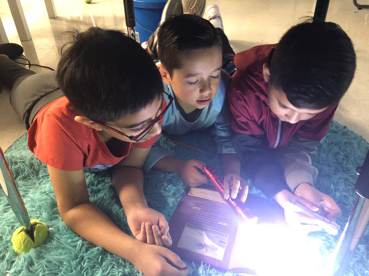 judy_alderete's tweet photo. The kids really enjoyed cozying up with a good book while flashlight reading. Thanks for the awesome idea @librariancbrook!#ReadAcrossAmerica @BeaverMST_Stars https://t.co/O3xPtRI2f4