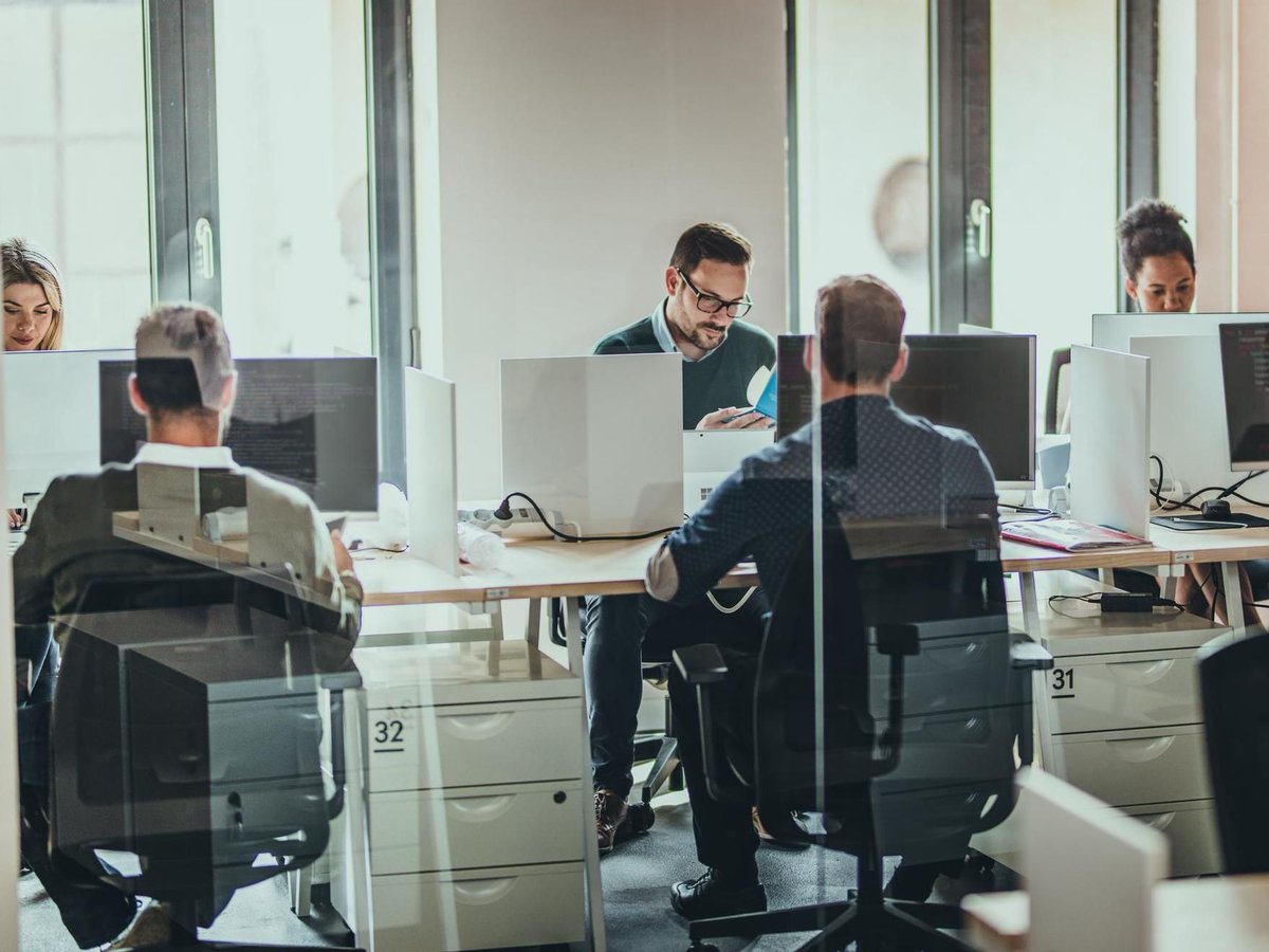 ThinkForwardCon's tweet image. Half of workers fear they could be in the wrong job, poll claims. A study of 2,000 adults found a quarter of professionals would like to change careers, with eight in 10 aiming to do so within the next five years. #careerchange 
buff.ly/2vCbWSj