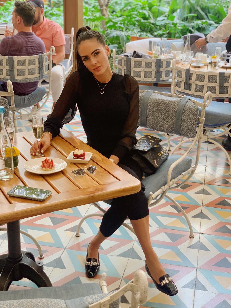 studiofmexico's tweet photo. La tendencia 𝘮𝘦𝘴𝘩 se apodera del armario de nuestra #EmbajadoraSTUDIOF @danielaboterofficial... y nos encanta.
Blusa Ref. S171071
#StudioFMéxico #SFMéxico #ModaMexicana #Style #MeshBySF https://t.co/QU1nnjRlMW