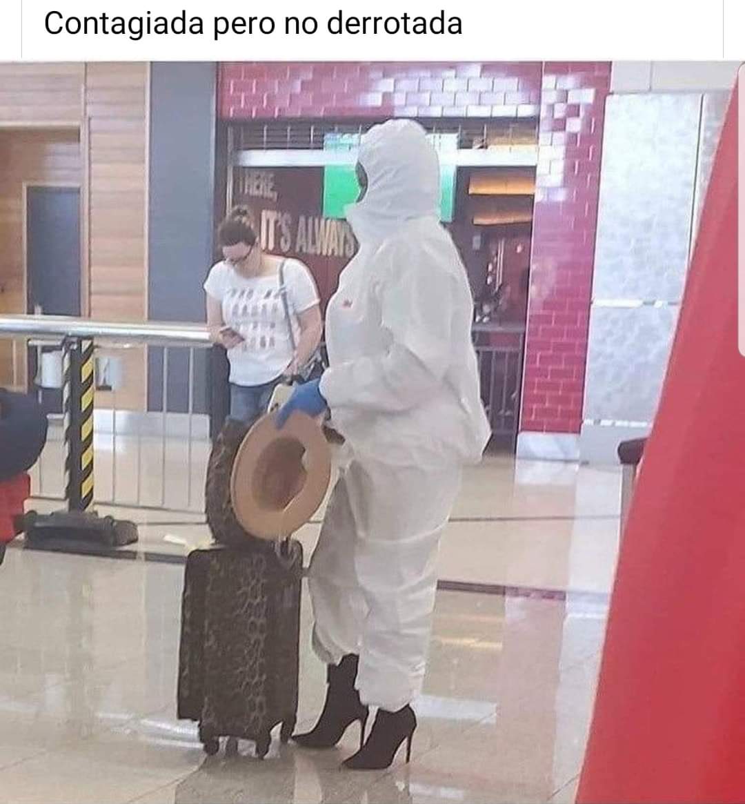 CarolineBripo's tweet photo. Jamás perder el glamour 😂😂#cagamos https://t.co/ayoumRW3Bp