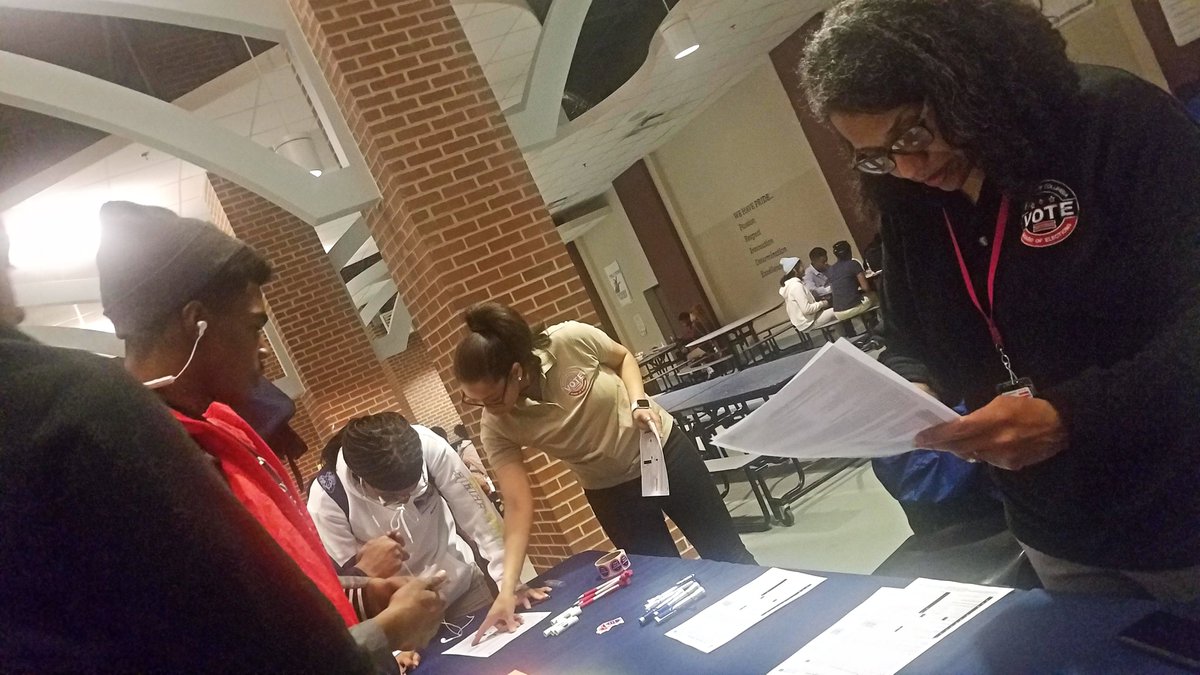 MisterMR2u's tweet photo. Politics with a purpose at The Pride Of Capitol Hill #Easterm @vote4dc https://t.co/Pmp8SAWPbH