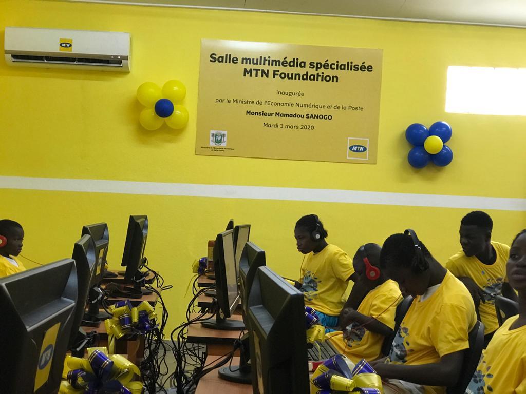 aboukam's tweet photo. La compagnie @MTNCotedIvoire à travers sa fondation a procédé à la remise de la salle mutimédia spécialisée aux pensionnaires de l'Institut des Aveugles à #Yopougon avec  21 ordinateurs  plus 1 imprimante brouille et une connexion internet... #Civ #Civedu  #BienEnsemble #MTNCI https://t.co/k7jriQUcRH