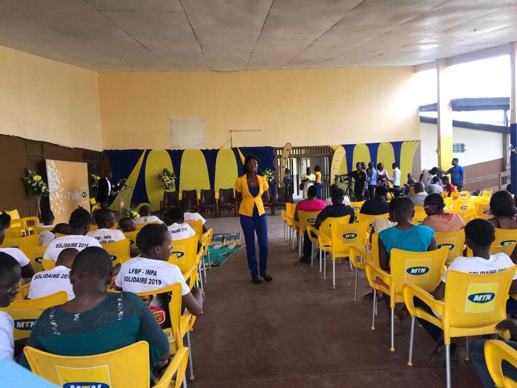 aboukam's tweet photo. La compagnie @MTNCotedIvoire à travers sa fondation a procédé à la remise de la salle mutimédia spécialisée aux pensionnaires de l'Institut des Aveugles à #Yopougon avec  21 ordinateurs  plus 1 imprimante brouille et une connexion internet... #Civ #Civedu  #BienEnsemble #MTNCI https://t.co/k7jriQUcRH