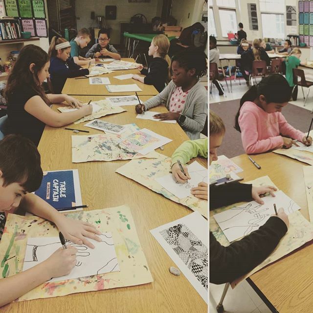 artedallthetime's tweet image. Fourth graders working on their Ribbon Wrap projects! #suchfocus #sharpie #coloredpencil #jaguarmax ift.tt/2PLBh3j