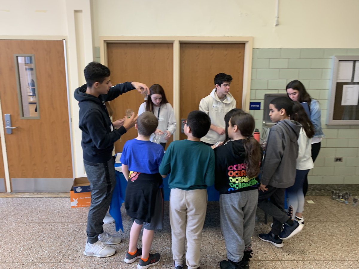 TrongardOHS's tweet image. It was inspiring watching 10th and 11th grade students collaborate with 5th graders to create the #WorldWeWant today @jfrasca2 @MitchBickman @DrZiro @ZoeWeil #solutionaries
