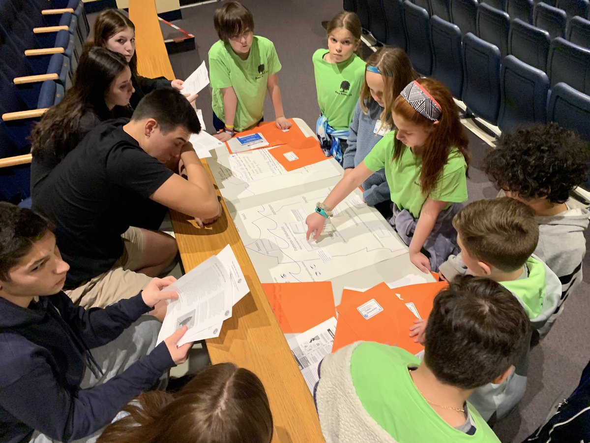 TrongardOHS's tweet image. It was inspiring watching 10th and 11th grade students collaborate with 5th graders to create the #WorldWeWant today @jfrasca2 @MitchBickman @DrZiro @ZoeWeil #solutionaries