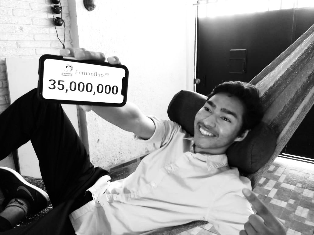 Fernanfloo's tweet photo. Youtuber jubilado celebra sus 35 Millones y no entiende como vergas paso!! 🙃🙃

Gracias PAPUHS Y MAMUHS 😘 https://t.co/DZWVAbbh6v