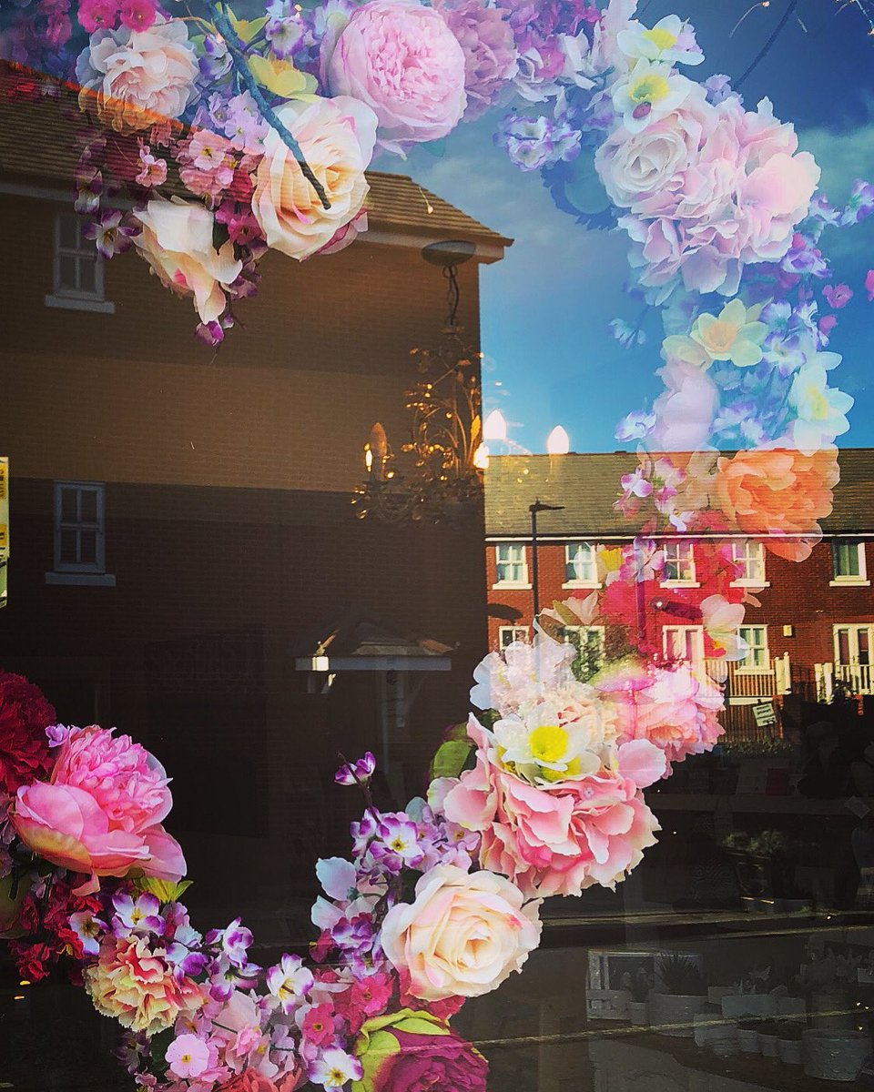 Show #mum just how much you love her with our special #AfternoonTea &amp; a glass of bubbles. Only 1 table left for #MotheringSunday &amp; a few slots for Sat 21st. Call the cafe to book #mothersday #chislehurstmum #beckenhammums #bromleymums #bromley #kent #cafe #sundridgeparkvillage