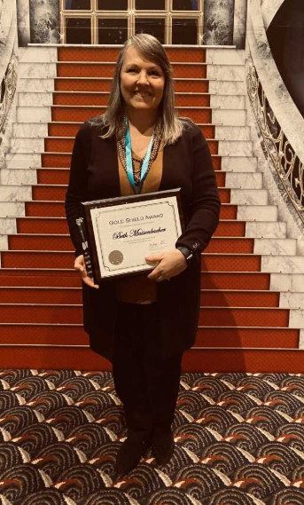 BestPhotosFilms's tweet photo. Community Service Excellence Awards - Beth Maisenbacher – Banking Center Manager from Ohio #FMBRoar2020 https://t.co/mSjJj1ziMW