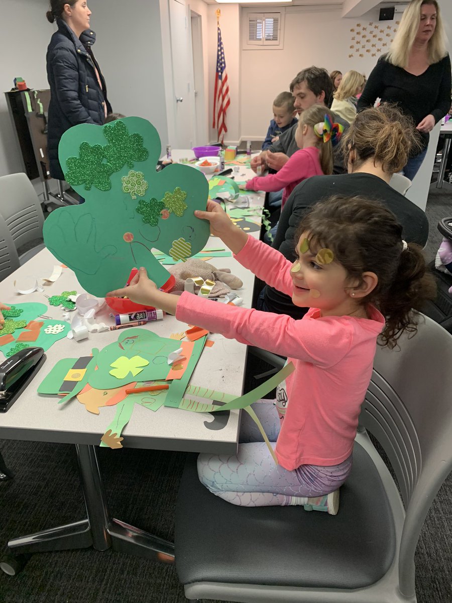 splchildrenslib's tweet photo. #stpatricksday crafting at the library! #crafts #stpatrick #splchildrens #shamrock #leprechaun https://t.co/WPvDhoxauJ