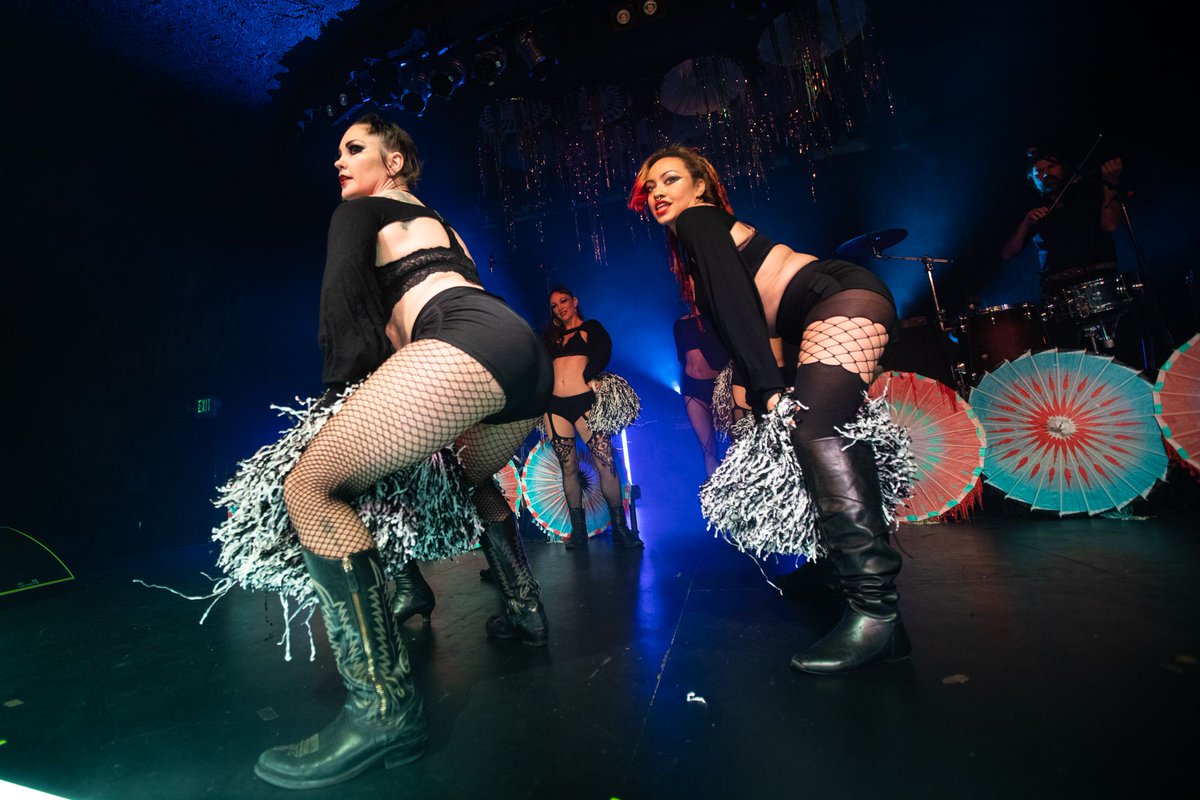 BeatsAntique's tweet photo. "You can do it, put your back into it" @DallasZoo
#beatsantique #theshowbox #zoejakes
📸 @crickontour https://t.co/AXKspRiT5N