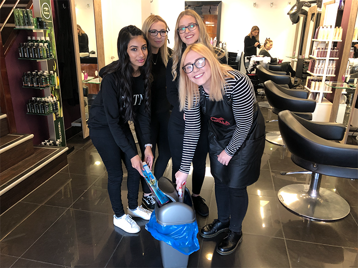 A Preston city centre hairdressers has vowed to stop stocking gossip magazines to help support its customers' mental wellbeing in the wake of Caroline Flack's death
blogpreston.co.uk/2020/03/presto…