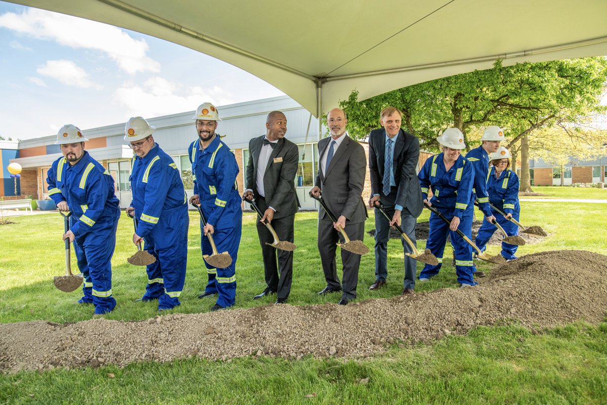 CCBCedu's tweet image. CCBC partners directly with @Shell @Shell_PAChem to put our region back to work.  Our grads are being hired by Shell and other energy and advanced manufacturing companies resulting in family-sustaining wages. We value the support we get from @SenElderVogelJr #PANeedsCommColl