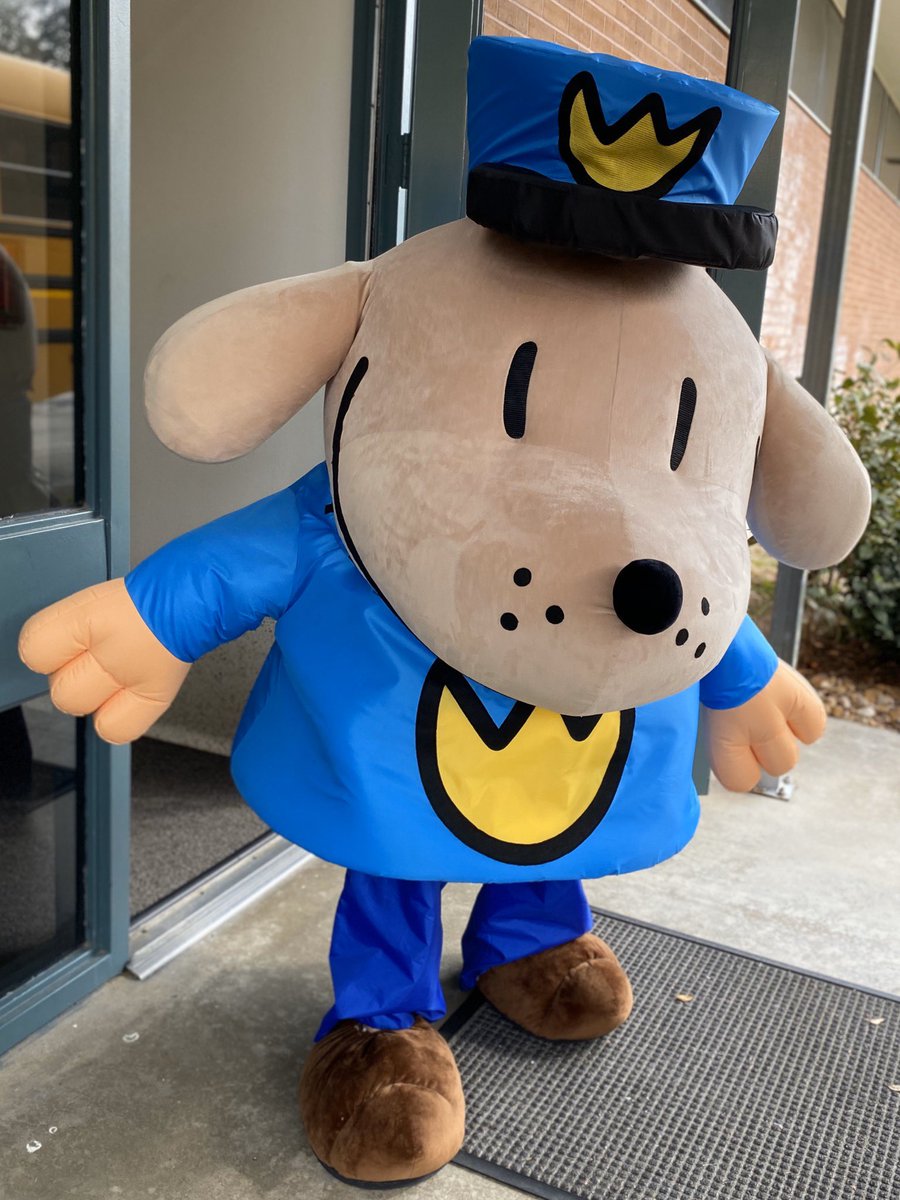 Dog Man was at dismissal inviting everyone to our Book Fair tonight! We hope to see you there! #ketheoriginal <a href="/ketheoriginal/">Katy Elementary</a>