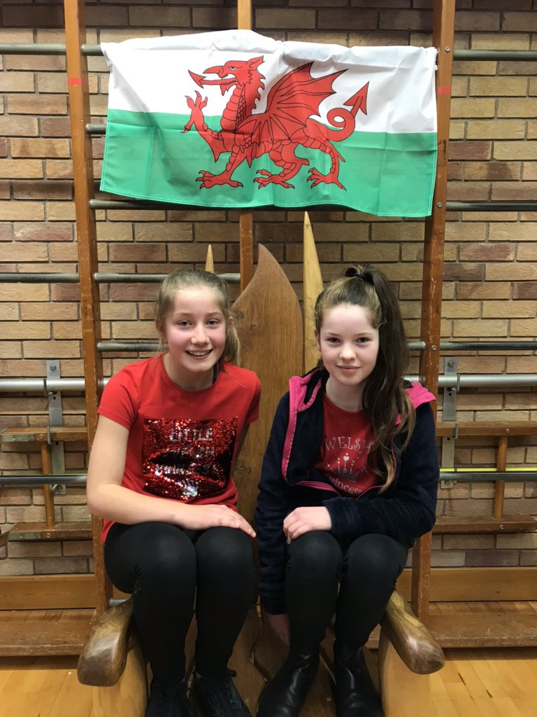 Llongyfarchiadau MAWR i’r ddwy yma - enillwyr y gadair yn yr Eisteddfod. 🙌🏴󠁧󠁢󠁷󠁬󠁳󠁿 

Congratulations to both pupils - our chair winners at the school Eisteddfod. 🙌🏴󠁧󠁢󠁷󠁬󠁳󠁿