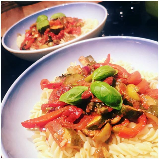Back at it again with the <a href="/bosh/">brian bosh 🕺</a>.tv recipes 🤤 suuuper simple but super tasty veggie pasta dish - can't go wrong 🍝 ift.tt/39m9SN4